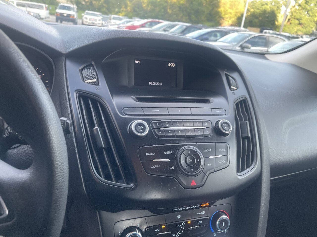 Used 2015 Ford Focus SE FWD image 13
