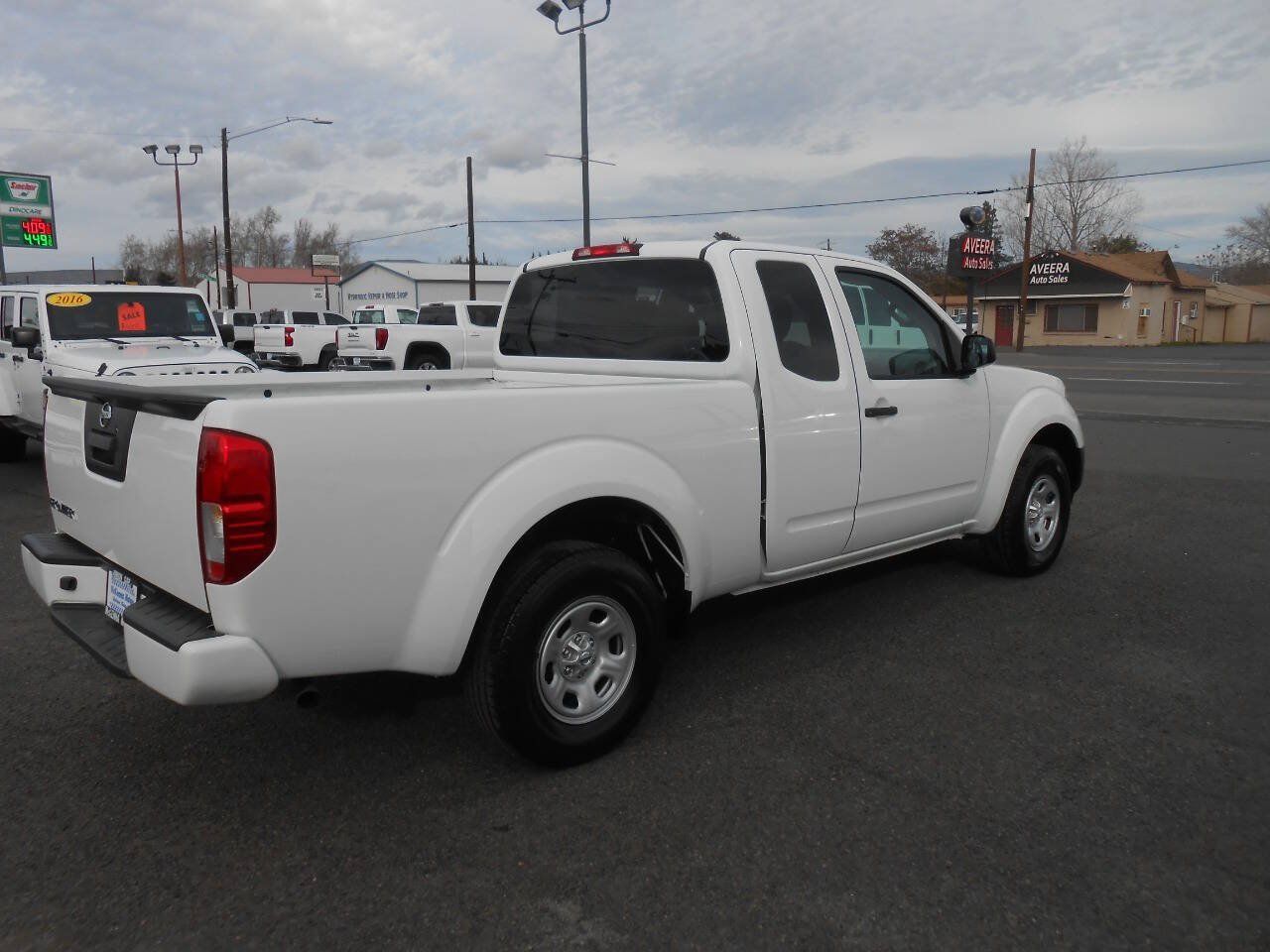 Used 2018 Nissan Frontier S RWD image 9