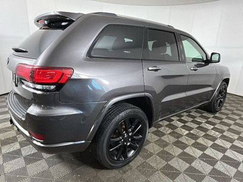 Used 2020 Jeep Grand Cherokee Altitude AWD/4WD image 3