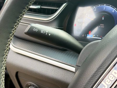 Used 2024 Jeep Grand Cherokee Altitude AWD/4WD image 36