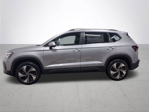 New 2025 Volkswagen Taos SE image 10