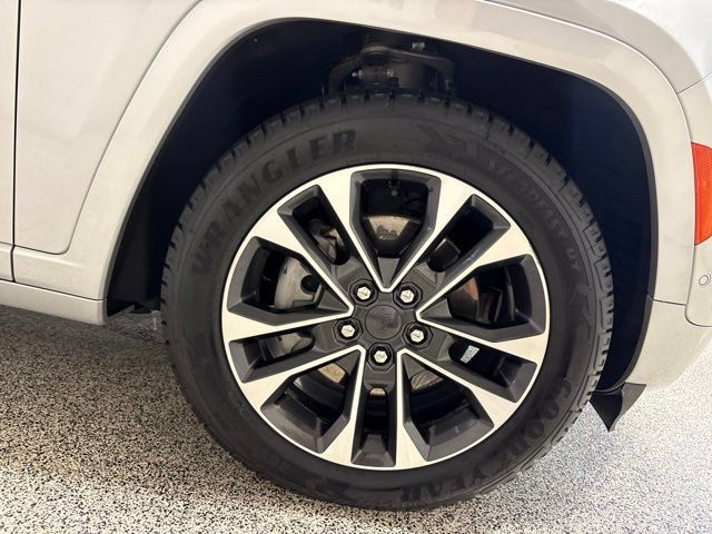 Used 2023 Jeep Grand Cherokee L Overland AWD/4WD image 32