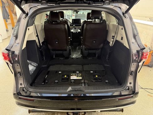 Certified 2021 Toyota Sienna Platinum image 31