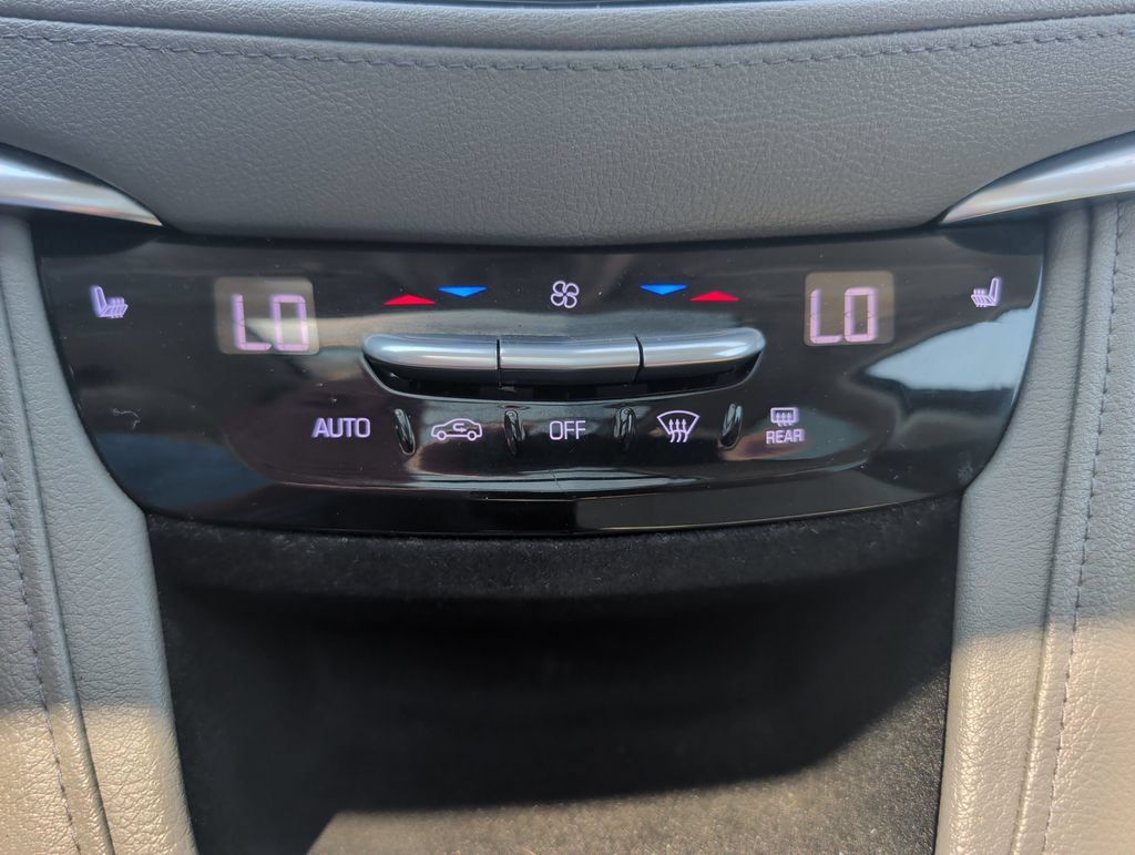 Used 2018 Cadillac XT5 Luxury w/ Driver Awareness Package FWD image 15