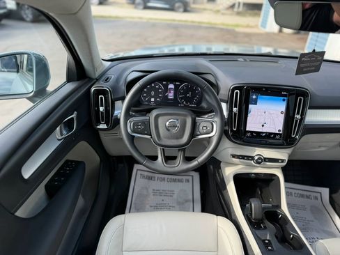 Used 2022 Volvo XC40 T5 Momentum w/ Premium Package AWD/4WD image 11