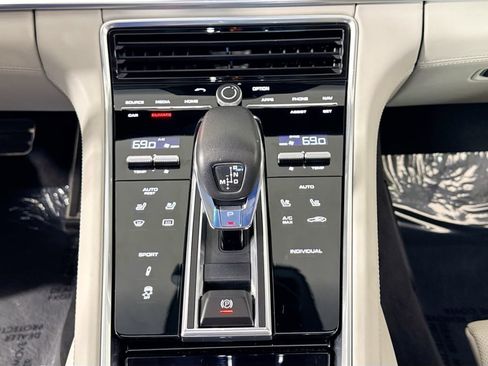 Used 2018 Porsche Panamera 4S image 21