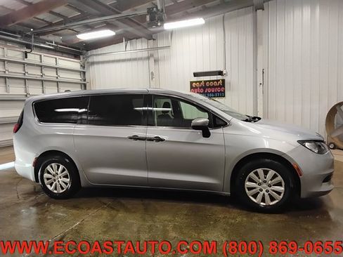 Used 2020 Chrysler Voyager L FWD image 2