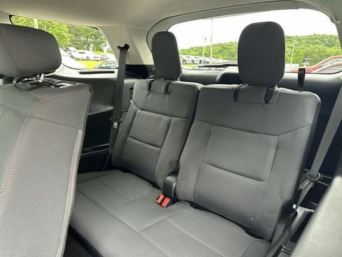 Used 2025 Ford Explorer Active AWD/4WD image 27