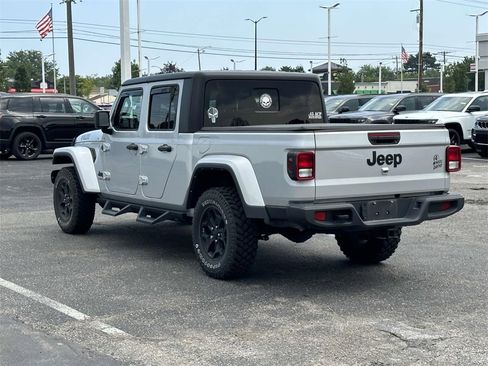 Used 2022 Jeep Gladiator Willys image 6
