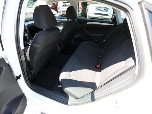 Used 2012 Volkswagen Passat 2.5 S FWD image 12
