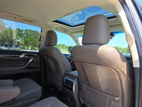 Used 2023 Lexus GX 460 Luxury w/ Sport Design Package AWD/4WD image 12
