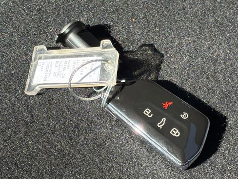 Used 2025 Volkswagen Atlas Cross Sport SE image 21