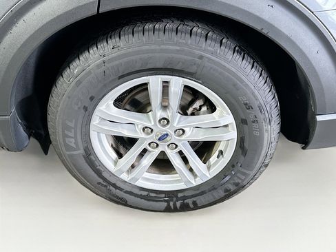 Used 2024 Ford Explorer XLT w/ Equipment Group 202A image 11