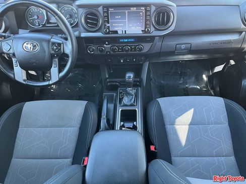 Certified 2022 Toyota Tacoma TRD Off-Road AWD/4WD image 18
