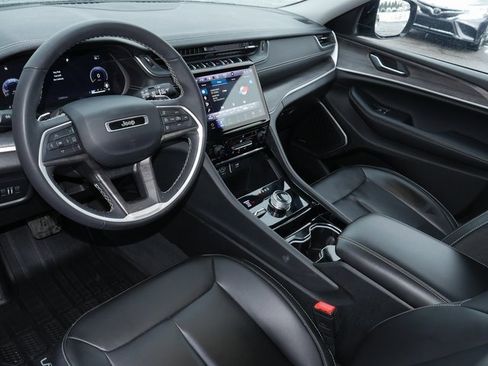 Used 2023 Jeep Grand Cherokee L Limited image 16