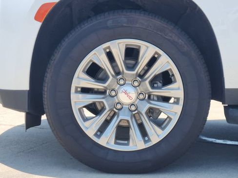 Used 2024 GMC Yukon XL Denali RWD image 10
