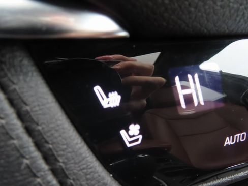 Used 2023 Cadillac XT5 Premium Luxury w/ Technology Package image 32