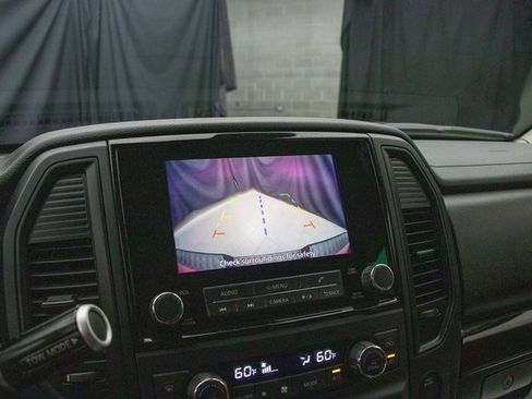 Used 2024 Nissan Titan SV w/ SV Convenience Package image 32