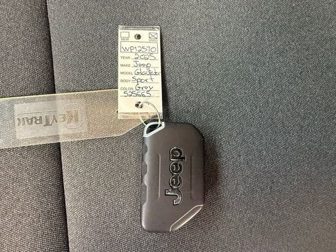 Certified 2025 Jeep Gladiator Sport image 40