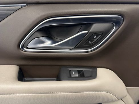 Used 2023 GMC Yukon XL SLT w/ SLT Premium Package image 26