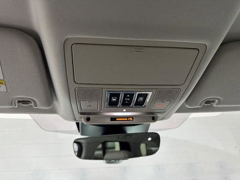 Used 2018 Land Rover Discovery HSE image 50