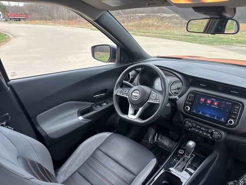 Used 2023 Nissan Kicks SR w/ SR Premium Package FWD image 31