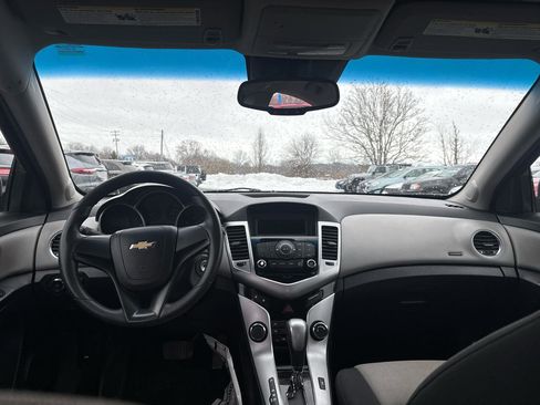 Used 2012 Chevrolet Cruze LS image 33