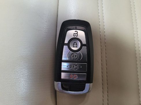 Used 2018 Ford Edge SEL w/ Equipment Group 201A FWD image 32
