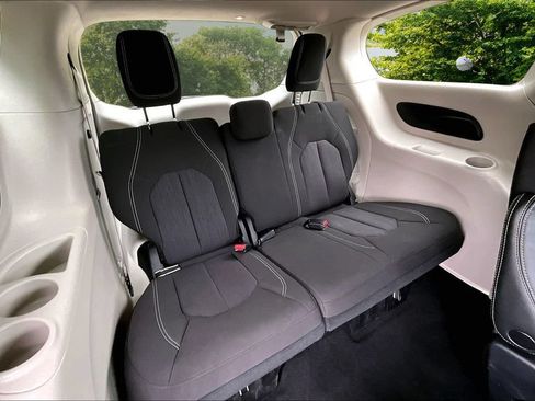Used 2023 Chrysler Voyager LX FWD image 27