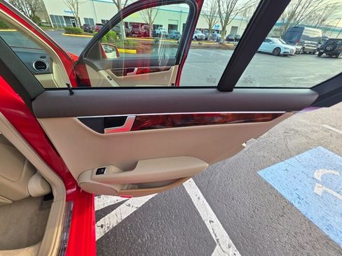 Used 2013 Mercedes-Benz C 300 C 300 Sport 4MATIC AWD / V6 / image 52