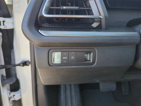 Used 2024 Chevrolet Traverse LT FWD image 12