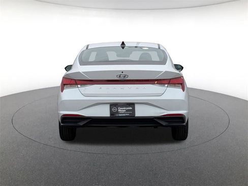 Used 2021 Hyundai Elantra SE image 6