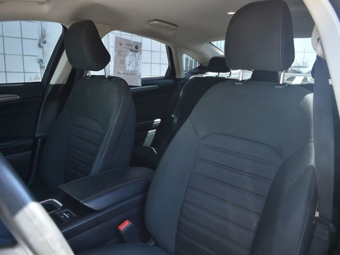 Used 2020 Ford Fusion SE image 8