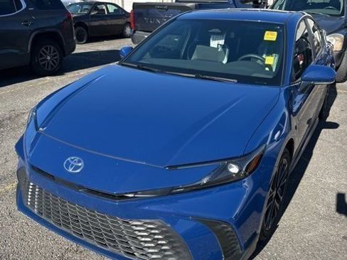 Certified 2025 Toyota Camry SE image 1