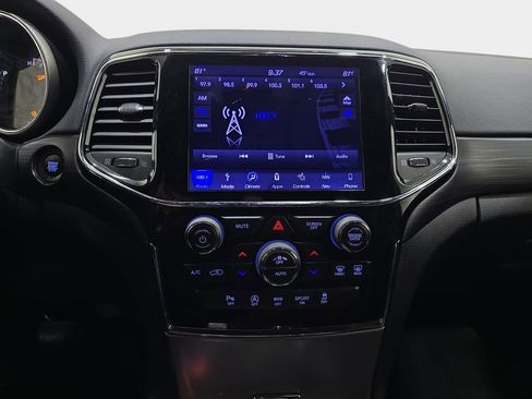 Used 2019 Jeep Grand Cherokee Altitude image 23