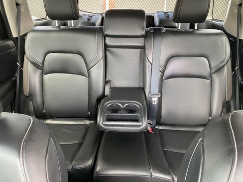 Used 2022 Nissan Pathfinder SL AWD/4WD image 36