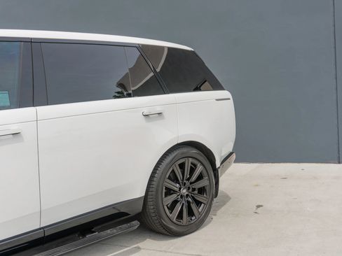Used 2024 Land Rover Range Rover Long Wheelbase Autobiography image 29