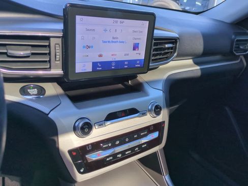 Used 2021 Ford Explorer XLT w/ Equipment Group 202A image 31