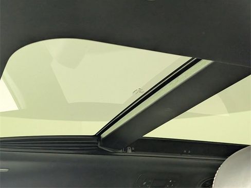 Used 2024 Chrysler Pacifica Limited w/ Uconnect Theater Family Group image 13