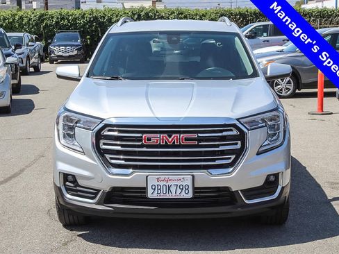 Used 2022 GMC Terrain SLT image 2