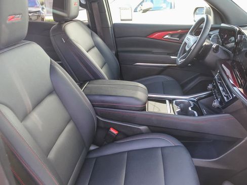 Used 2025 Chevrolet Traverse Z71 image 23