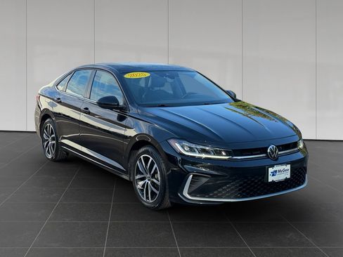 Used 2025 Volkswagen Jetta SE FWD image 7