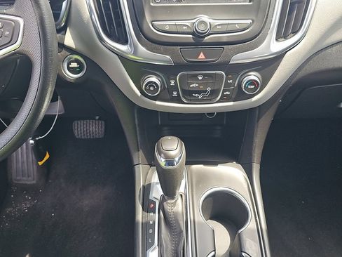 Used 2020 Chevrolet Equinox LS w/ LS Convenience Package AWD/4WD image 10