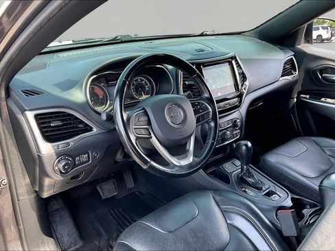 Used 2020 Jeep Cherokee High Altitude FWD image 12