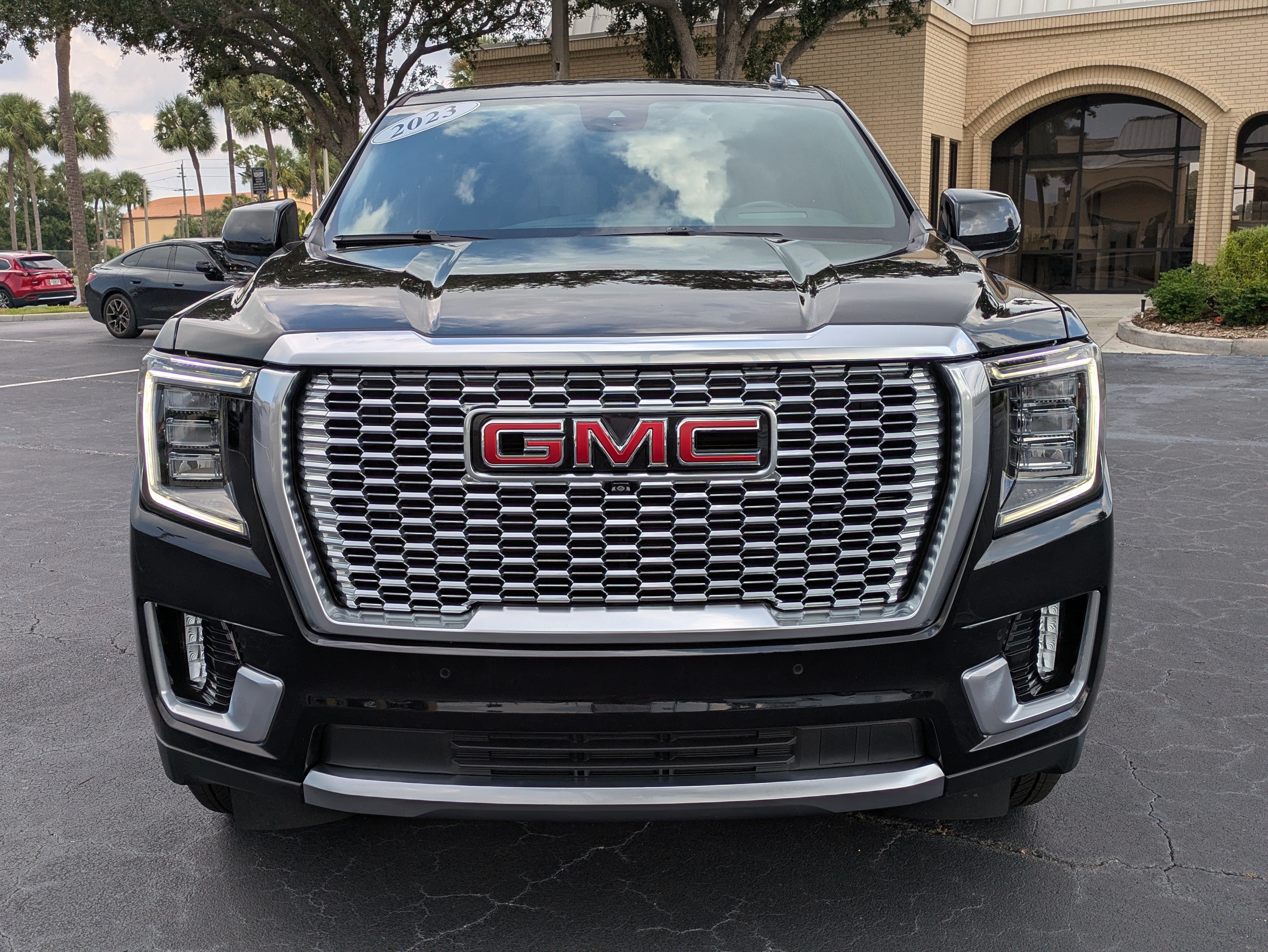 Used 2023 GMC Yukon Denali w/ Denali Reserve Package AWD/4WD image 8