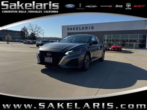 Used 2025 Nissan Altima 2.5 SV image 1