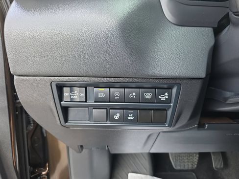 Used 2024 Toyota Tundra Limited AWD/4WD image 20