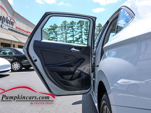Used 2019 Volkswagen Jetta SE FWD image 18