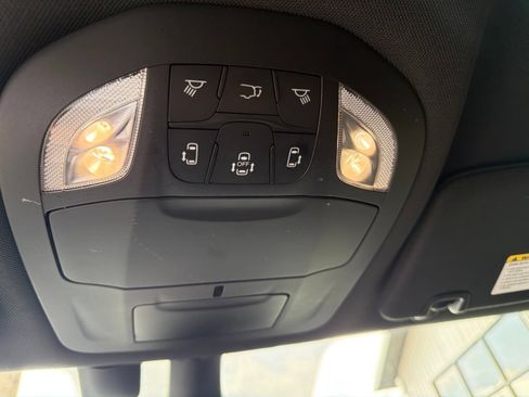 Used 2020 Chrysler Pacifica Touring-L w/ Advanced Safetytec Group AWD/4WD image 16