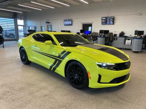 Used 2020 Chevrolet Camaro LT RWD image 3